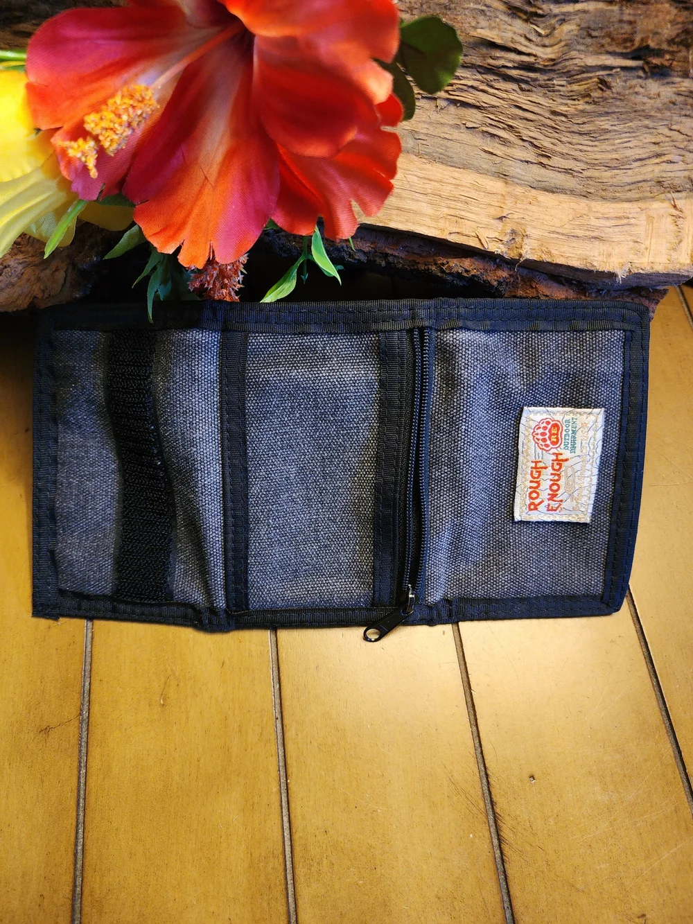 Rough Enough Classic Canvas Trifold Wallet with Carabiner Clip – Gray Stone-Wash